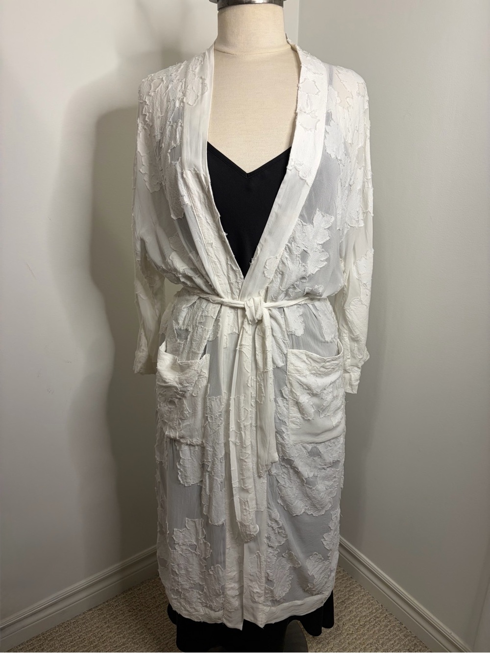 WILFRED (ARITZIA) White Textured Floral Burnout Long Robe/Duster SIZE SMALL